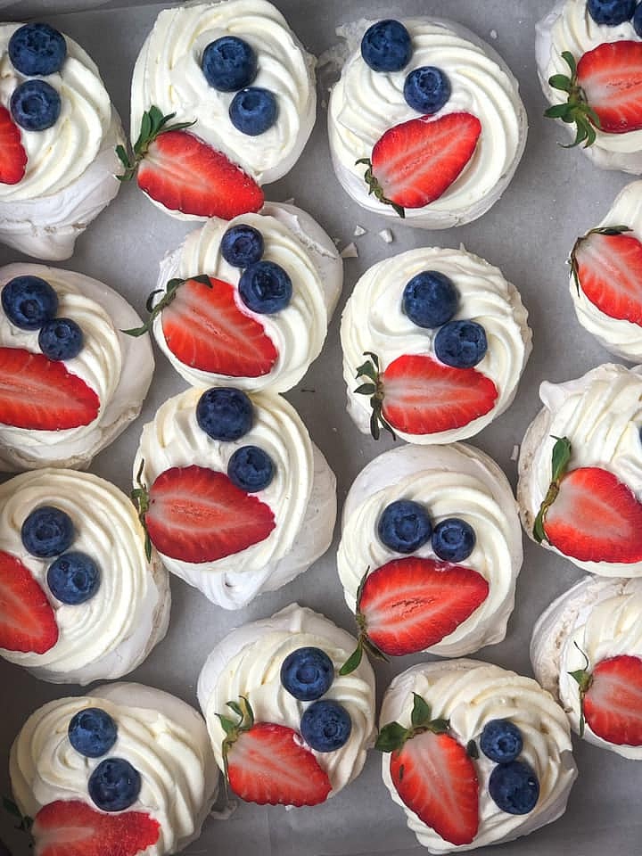 nasa svadba, svadobny vyhladavac, veganana, vegan, cukrarenska vyroba, vaganska svadobna torta, veganske zakusky, vegan, svadobna torta, candy bar