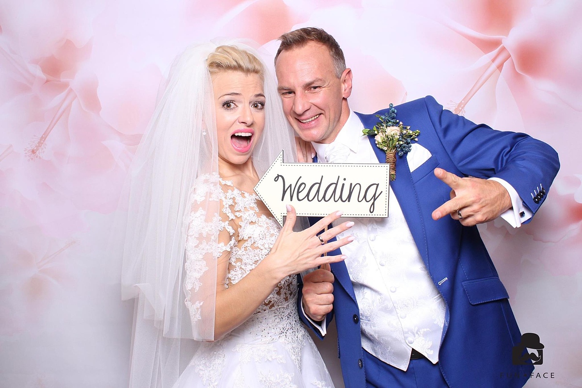 FunFace fotobox. funface, fotobúdka, svadba, svadobný vyhľadávač, naša svadba, foto box, fotobúdka na svadbu, svadobný dar