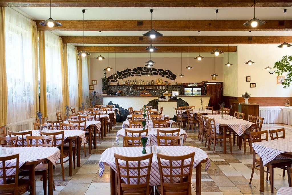 Hotel Podjavorník, Horský Hotel Podjavorník, Papradno, svadba, Naša svadba, Svadobný vyhľadávač, svadba vonku, svadba v prírode, miesto na svadbu, svadba v horskom hoteli