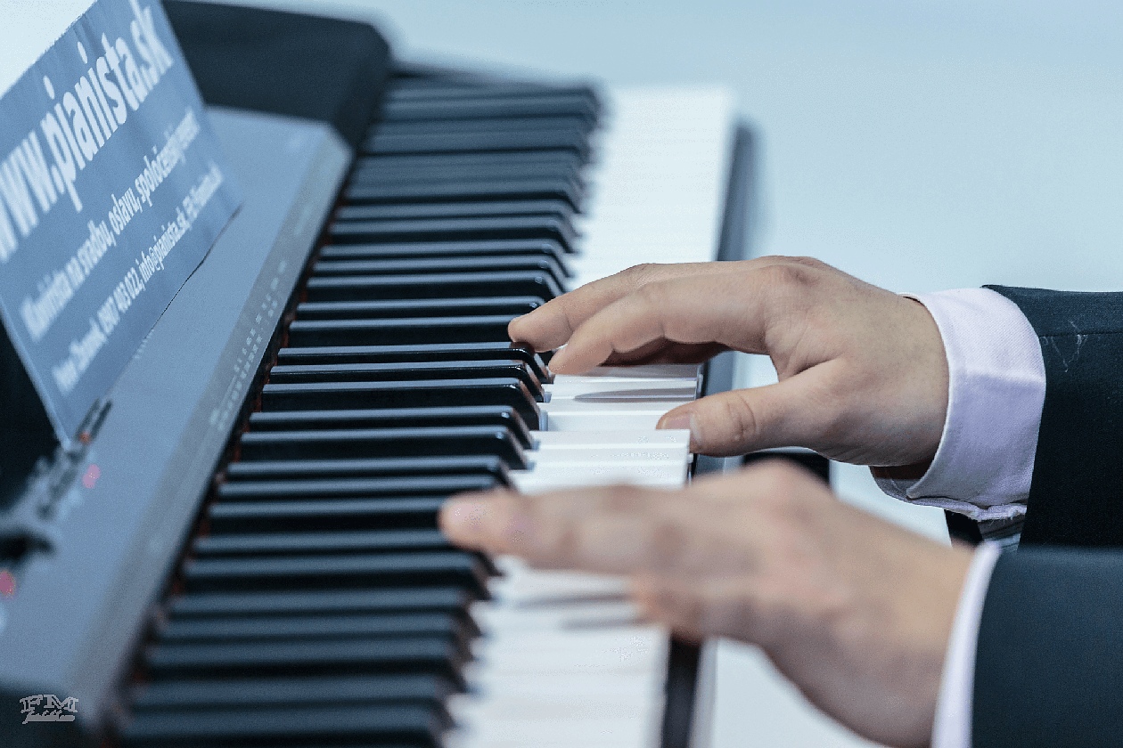 Svadobný Pianista Peter Zbranek, Svadobný Pianista, Peter Zbranek, pianista