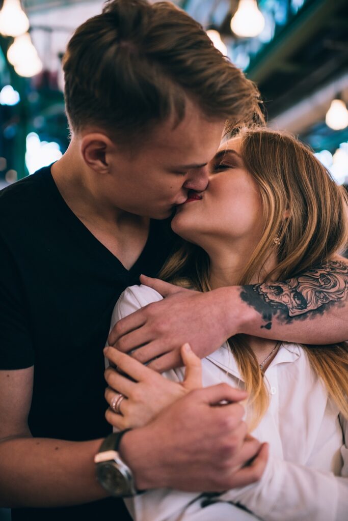 láska, zásnuby, žiadosť o ruku, Deň svätého Valentína, bozk, objatie, svadba