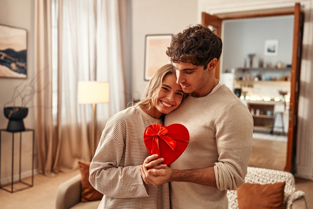 láska, zásnuby, žiadosť o ruku, Deň svätého Valentína, bozk, objatie, svadba