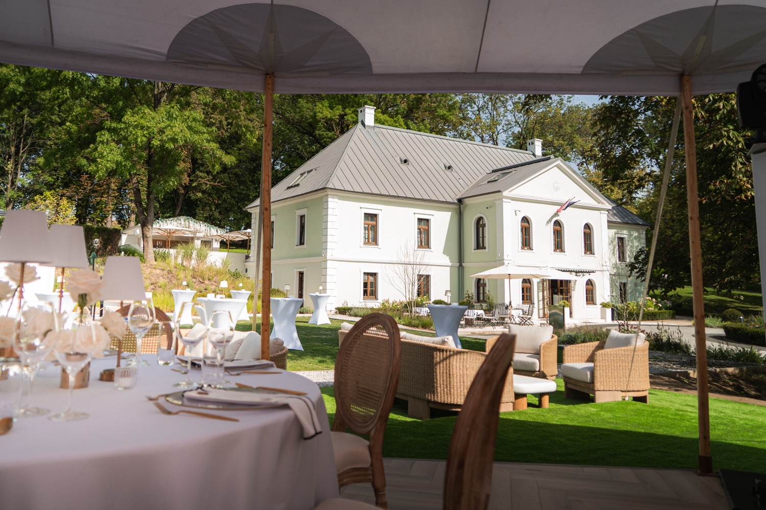 Svadba v Pallavicini Manor – na skok od Košíc