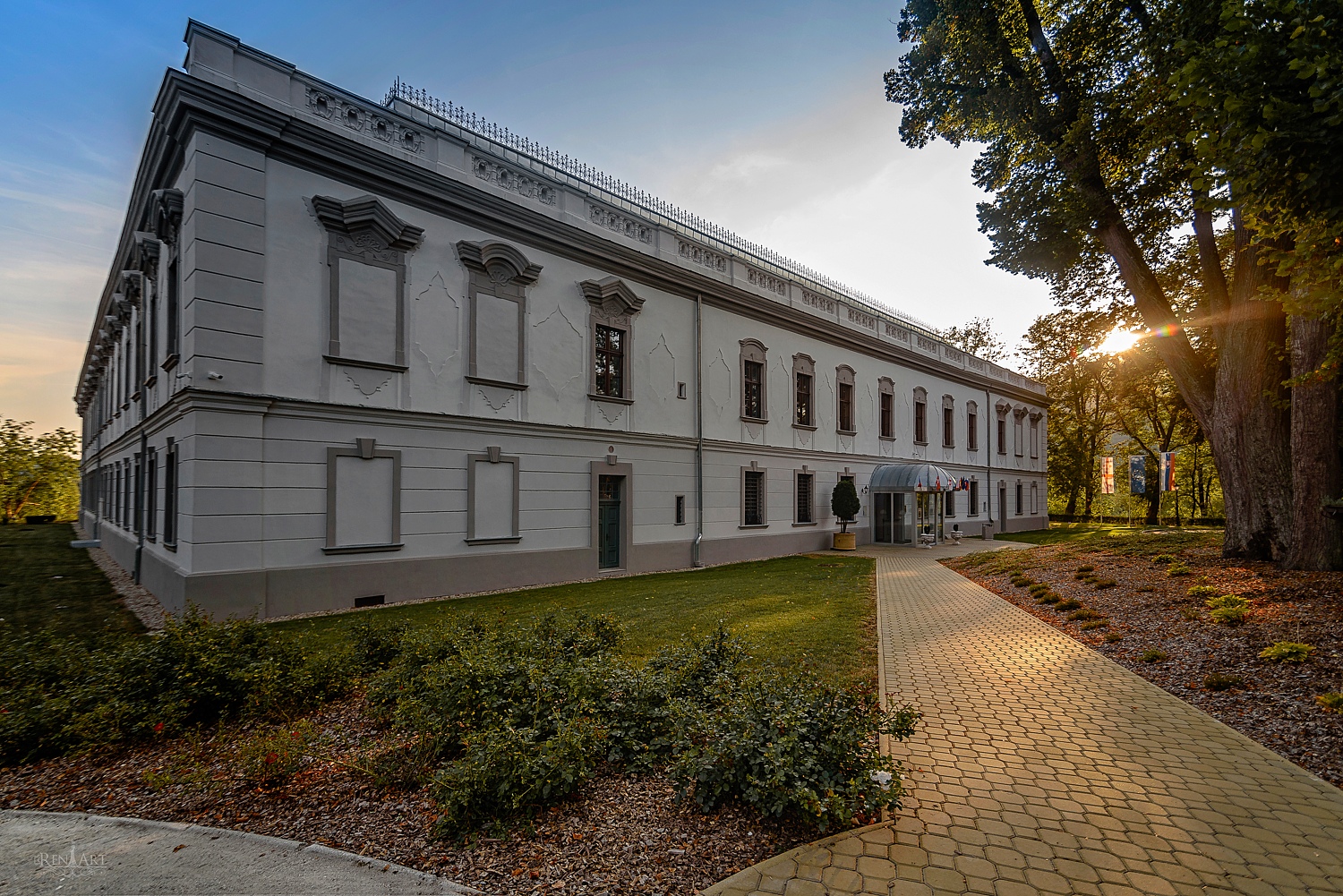 Gino Park Palace Orlové – historický kaštieľ pri Považskej Bystrici, kaplnka, park a sála pre svadbu so 120 hosťami.
