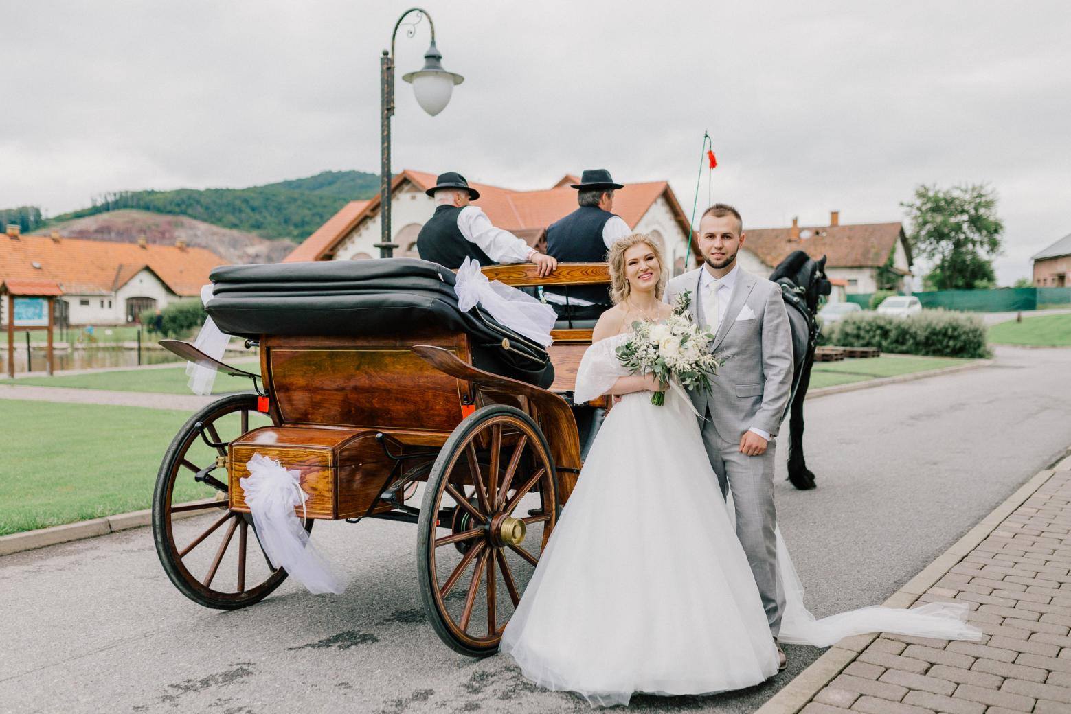 Masarykov dvor - svadobné miesto s koňmi a romantická jazda na koči v areáli rezortu