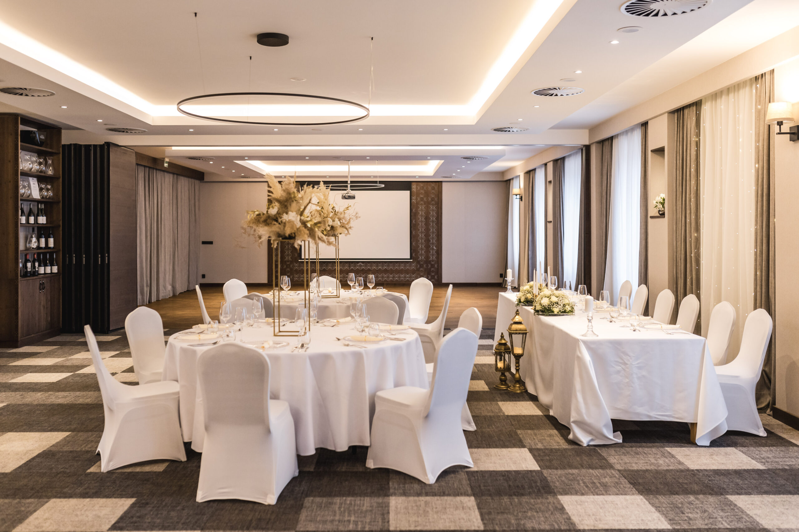ARIETES MARMONT Resort**** – svadobný obrad v altánku pod Vysokými Tatrami, svadobná sála pre 100 hostí v Tatranskej Štrbe aj s ubytovaním svadobných hostí.