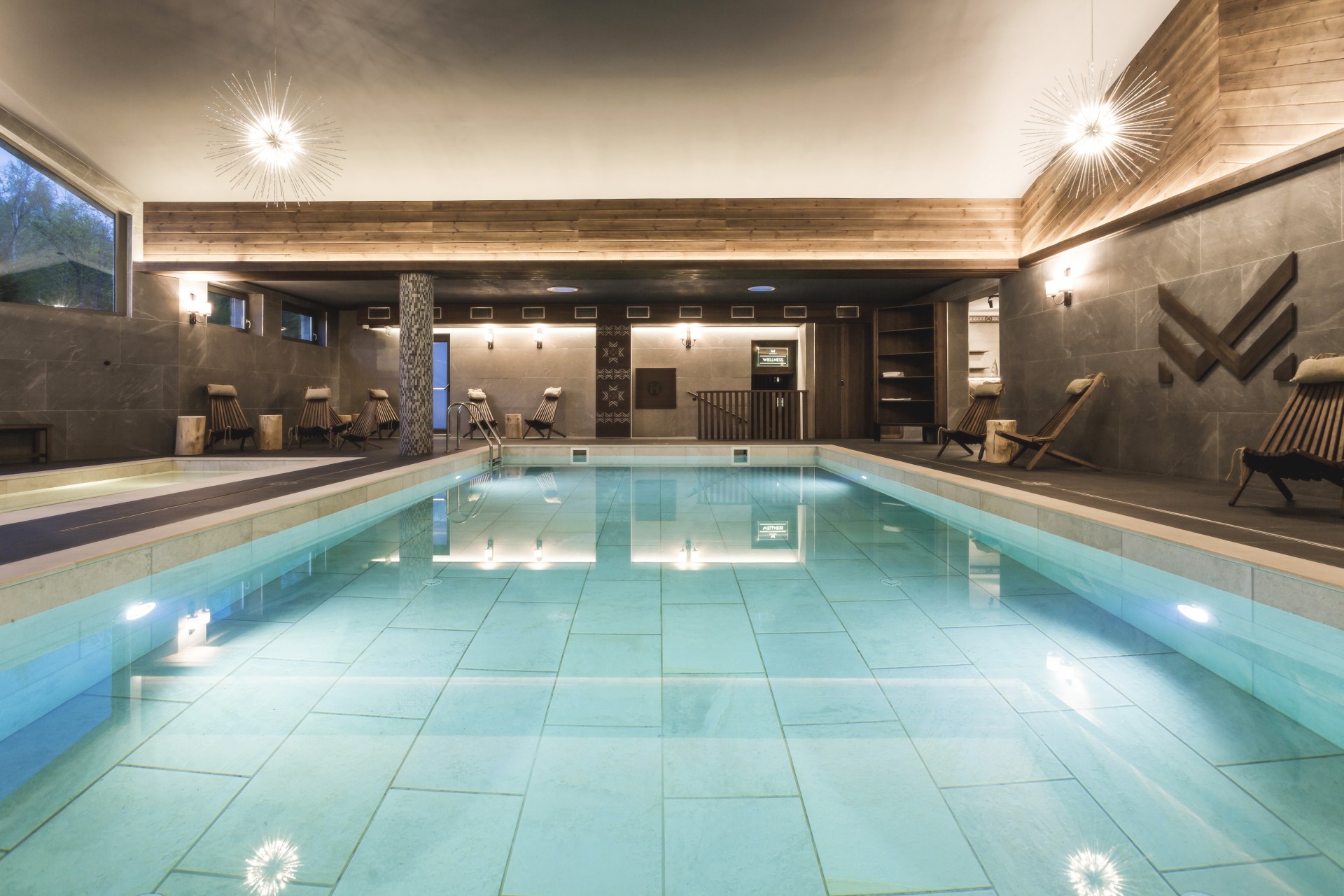 ARIETES MARMONT Resort**** – svadobný obrad v altánku pod Vysokými Tatrami, svadobná sála pre 100 hostí. Tento štvorhviezdičkový rezort v Tatranskej Štrbe je aj s ubytovaním, wellness a detským kútikom.