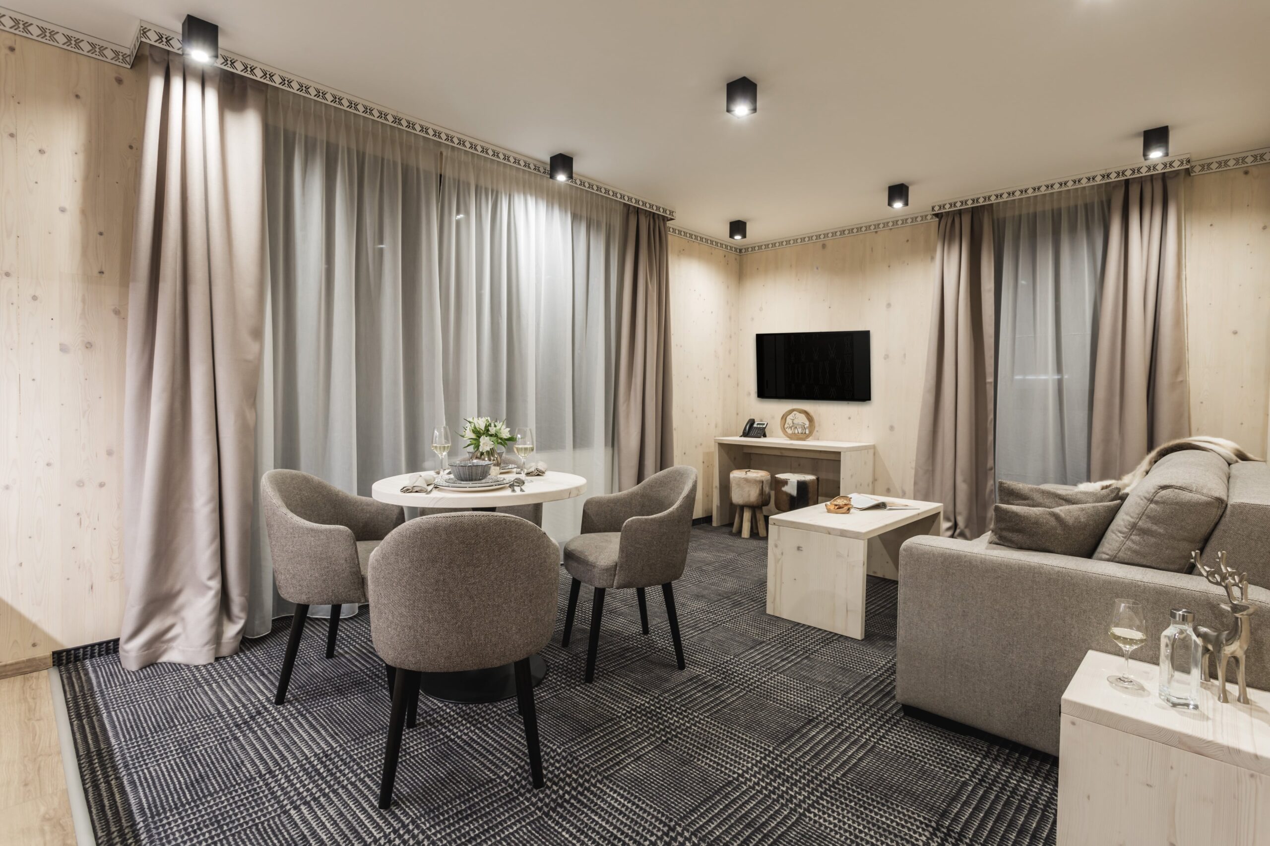 Arietes Marmont Resort – svadobný obrad v altánku pod Vysokými Tatrami, svadobná sála pre 100 hostí v Tatranskej Štrbe aj s ubytovaním svadobných hostí.