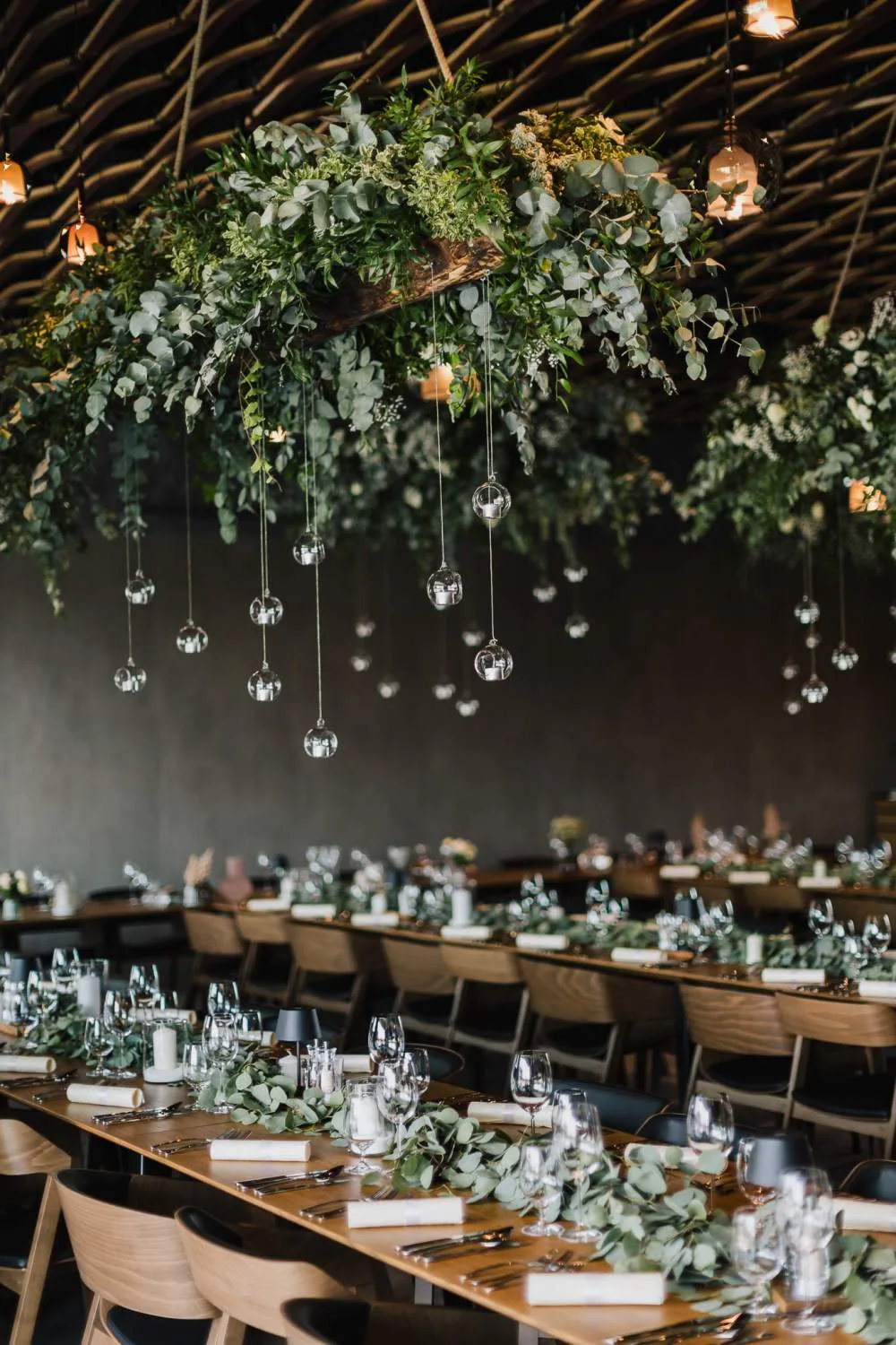 Elegantný interiér R-VIN Winebar pri Dunajskej Strede – svadobný priestor vo winebare s kapacitou do 96 hostí.