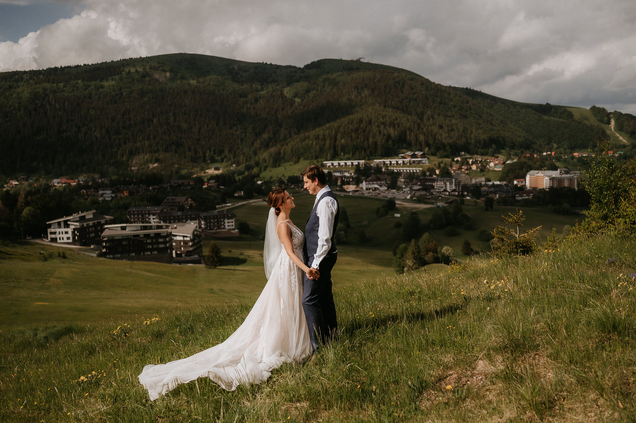 Svadobný obrad na terase RESIDENCE HOTEL Donovaly s výhľadom na Nízke Tatry