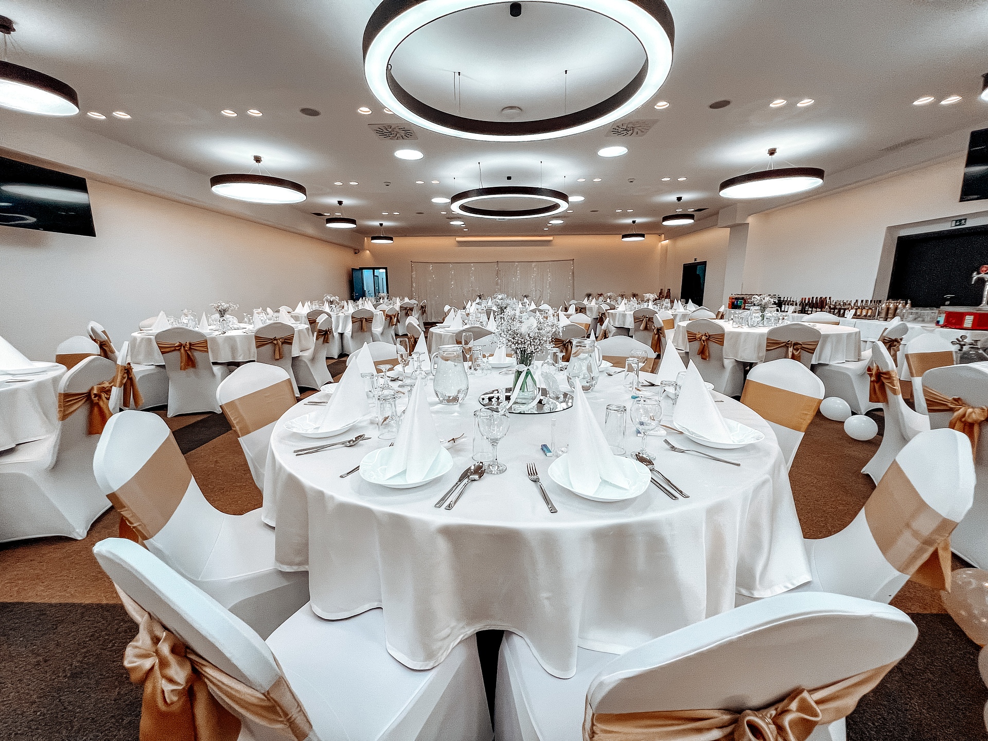 Hotel Lineas Prešov - svadobná sála pre 150 hostí, s ubytovaním.