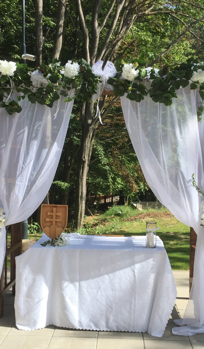 Chata pod Ostrým vrchom – svadobné priestory v Soblahove pri Trenčíne; ubytovanie, obrad, hostina a wellness na jednom mieste.